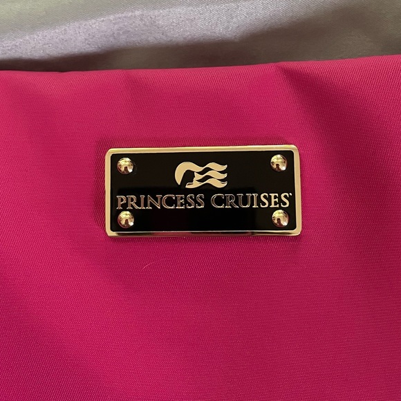 Princess Cruises hot-pink handbag - Picture 3 of 12